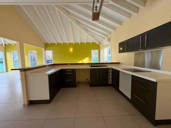 Grande villa récente idéalement située