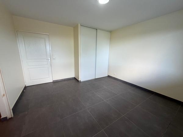 Grande villa récente idéalement située