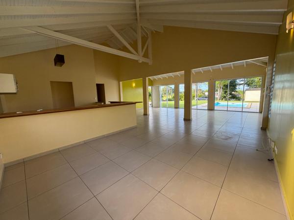 Grande villa récente idéalement située