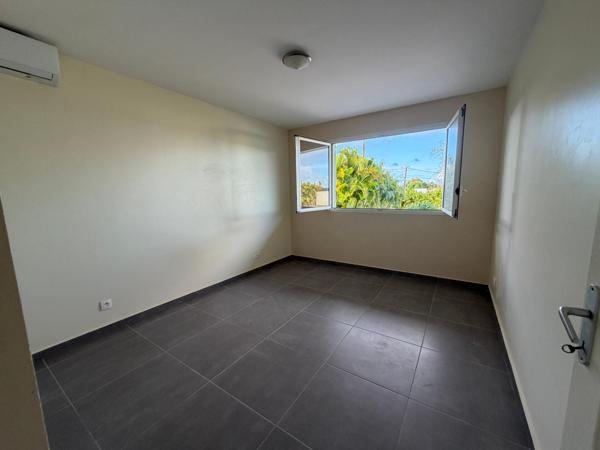 Grande villa récente idéalement située