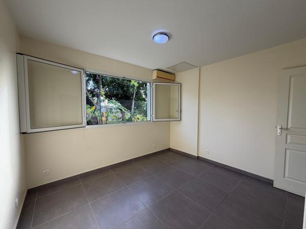 Grande villa récente idéalement située