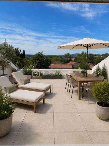 COUP DE COEUR ASSURÉ

Situé chemin du Findez, au 2ème et dernier étage d'une maison des années 1970 divisée en seulement 5 lots, découvrez ce bel appartement (entièrement rénové), d'une surface utile 134 M2 (carrez 61 M2), idéalement situé dans un environnement calme et recherché.
Il se compose d'une belle pièce de vie lumineuse (double exposition), avec cuisine ouverte aménagée, donnant accès à une magnifique terrasse de 25 M2 avec une vue à couper le souffle, une suite parentale avec salle d'eau et dressing, une chambre avec salle d'eau privative. 
Une cave en rez de chaussée et deux places de stationnement privatives complètent ce futur lieu de vie.

Prestations haut de gamme : baie vitrée à galandage, climatisation réversible à gainage ....., bien atypique qui saura vous séduire. Une visite, un coup de coeur, un achat !

Les atouts :
- dernier étage
- petite copropriété de 5 lots (très faibles charges)
- terrasse sans vis à vis (25 M2)
- cave et stationnements privatifs
- DPE : C
- secteur recherché de Francheville, ligne TCL C20, Place Bellecour à seulement 30 minutes

Le mobilier de l'espace salon, des chambres, et de la terrasse sont issues de l'IA pour une meilleur projection.