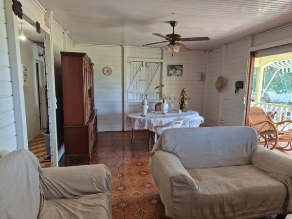 LA PERLE RARE A BAILLIF AU BORD DE LA MER DES CARAIBES POUR LES COUCHERS DE SOLEIL TOUS LES SOIRS