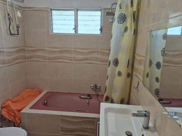 LA PERLE RARE A BAILLIF AU BORD DE LA MER DES CARAIBES POUR LES COUCHERS DE SOLEIL TOUS LES SOIRS