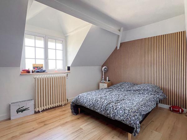 A VENDRE - Maison familiale de 6 chambres-280m² - Vie de plain pied -Piscine et Jardin à 5 minutes d'Angers