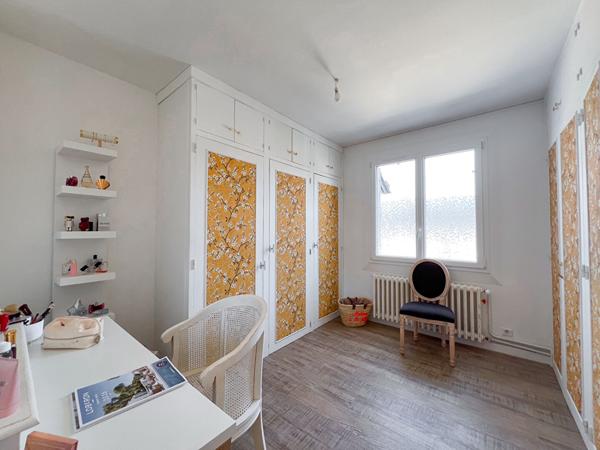 A VENDRE - Maison familiale de 6 chambres-280m² - Vie de plain pied -Piscine et Jardin à 5 minutes d'Angers