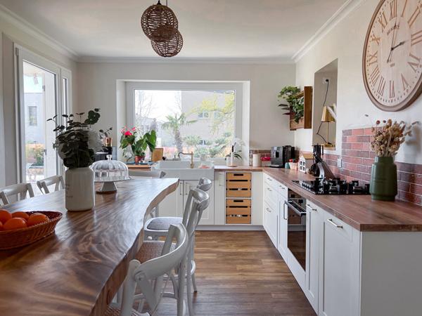 A VENDRE - Maison familiale de 6 chambres-280m² - Vie de plain pied -Piscine et Jardin à 5 minutes d'Angers