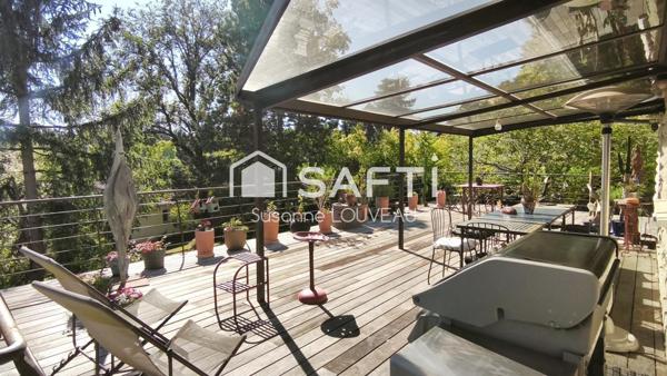 La maison où l’on vit dedans et dehors… 9 mois sur 12 !