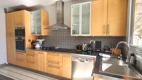 La maison où l’on vit dedans et dehors… 9 mois sur 12 !