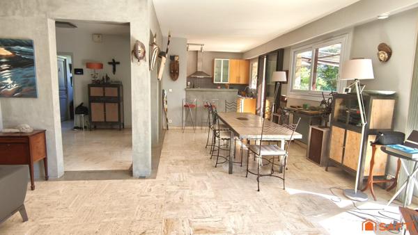 La maison où l’on vit dedans et dehors… 9 mois sur 12 !