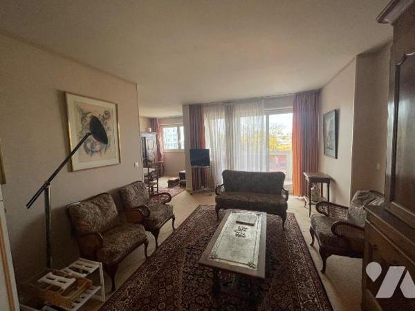 ORLEANS .Au c?ur d'une copropriété bien entretenue, venez visiter cet appartement d environ 80 ...