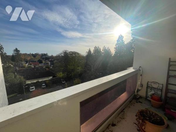 ORLEANS .Au c?ur d'une copropriété bien entretenue, venez visiter cet appartement d environ 80 ...