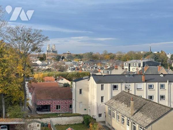 ORLEANS .Au c?ur d'une copropriété bien entretenue, venez visiter cet appartement d environ 80 ...