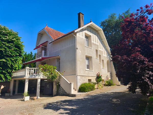 AIFFRES maison de caractère 7 pièces,
