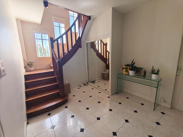 AIFFRES maison de caractère 7 pièces,