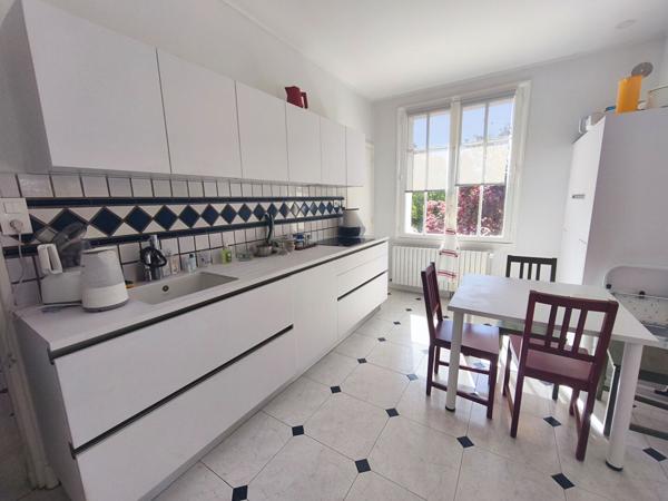 AIFFRES maison de caractère 7 pièces,