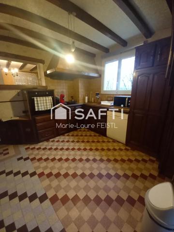 Opportunité rare ! Découvrez cette maison de 137 m², nichée au cœur d’un magnifique jardin de 14 500 m², offrant calme et espace.