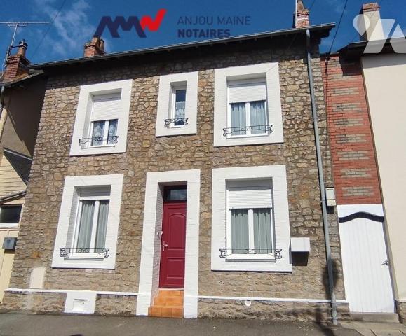 SABLE SUR SARTHE : Maison rénovée avec jardin