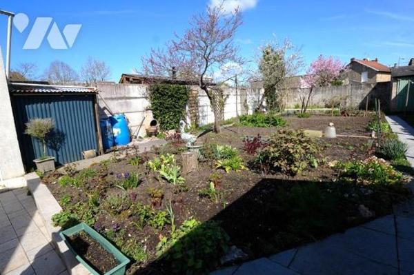 SABLE SUR SARTHE : Maison rénovée avec jardin