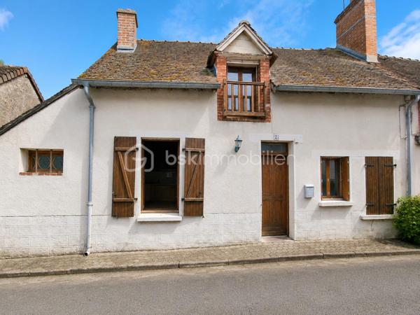 Idéal investisseur OU 1 er bien 
Maison au cœur de la Bussière proche du château 
idéal pour en faire un Airbnb
comprend cuisine, salon ,salle de bain avec WC.
A l'étage grande chambre .

Non attenant Garage