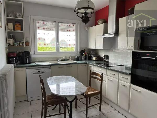 Maison
         6 pièces
        - 130 m² 180 000 € *