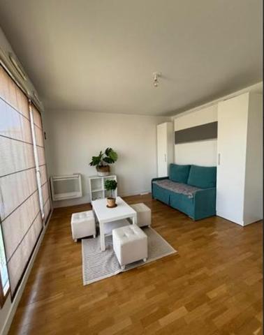 Appartement à louer 1 050 € CC Colombes 1 pièce 29 m² DPE