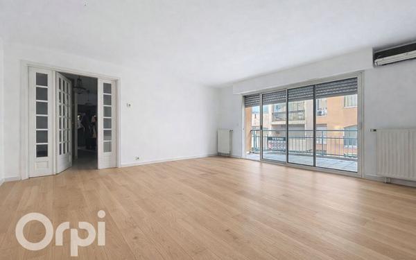 Appartement à vendre    3 pièces • 71,80 m2 Saint-Raphaël