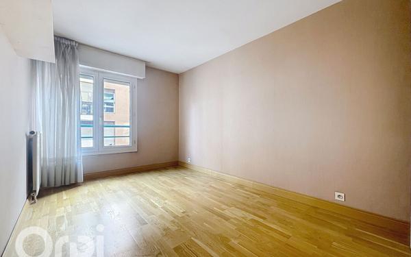 Appartement à vendre    3 pièces • 71,80 m2 Saint-Raphaël