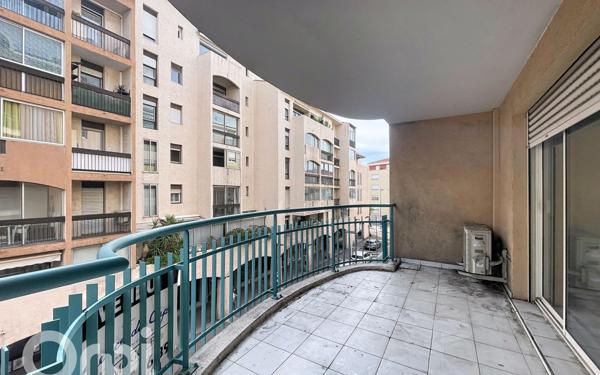 Appartement à vendre    3 pièces • 71,80 m2 Saint-Raphaël