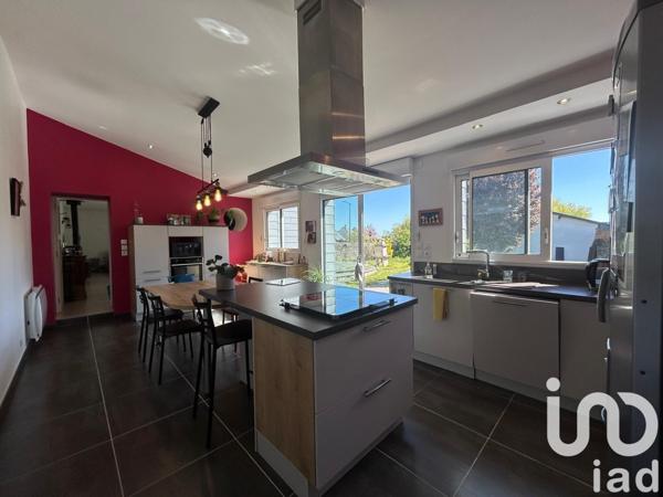 Maison traditionnelle 6 pièces de 120 m² à Les Ponts-de-Cé (49130)