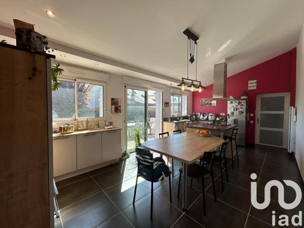 Maison traditionnelle 6 pièces de 120 m² à Les Ponts-de-Cé (49130)