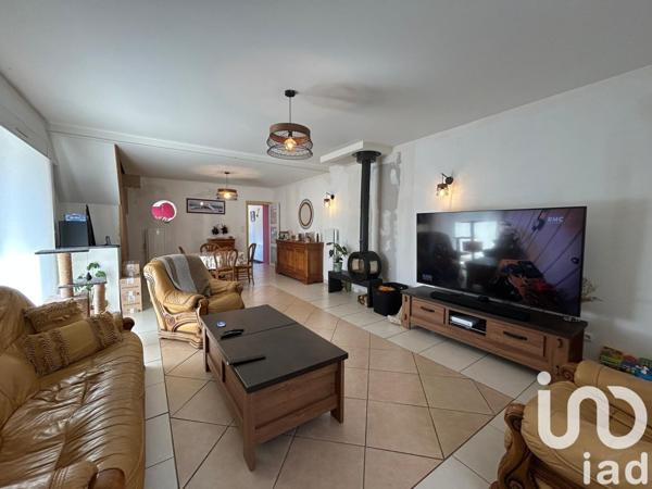 Maison traditionnelle 6 pièces de 120 m² à Les Ponts-de-Cé (49130)