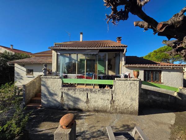 Dpt Gard (30), Saint Christol les ales, belle villa 5 chambres d'environ 110m² environ sur un terrain clos de 964m² + 2 garages et piscine.