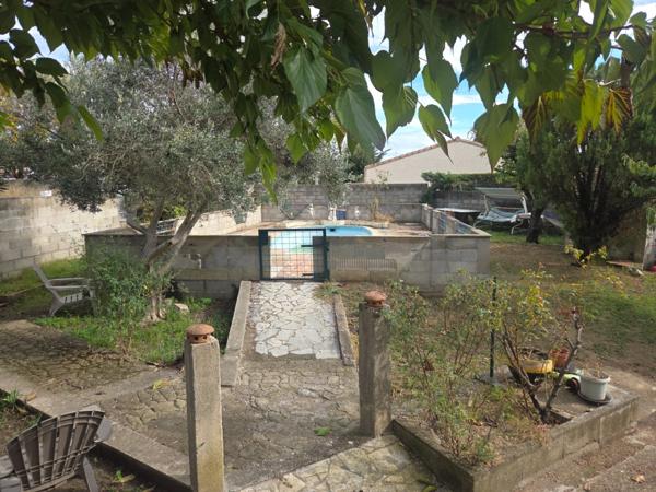 Dpt Gard (30), Saint Christol les ales, belle villa 5 chambres d'environ 110m² environ sur un terrain clos de 964m² + 2 garages et piscine.