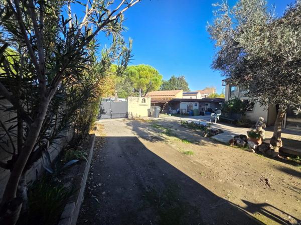 Dpt Gard (30), Saint Christol les ales, belle villa 5 chambres d'environ 110m² environ sur un terrain clos de 964m² + 2 garages et piscine.