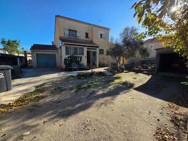 Dpt Gard (30), Saint Christol les ales, belle villa 5 chambres d'environ 110m² environ sur un terrain clos de 964m² + 2 garages et piscine.