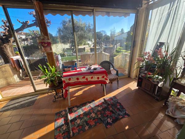 Dpt Gard (30), Saint Christol les ales, belle villa 5 chambres d'environ 110m² environ sur un terrain clos de 964m² + 2 garages et piscine.