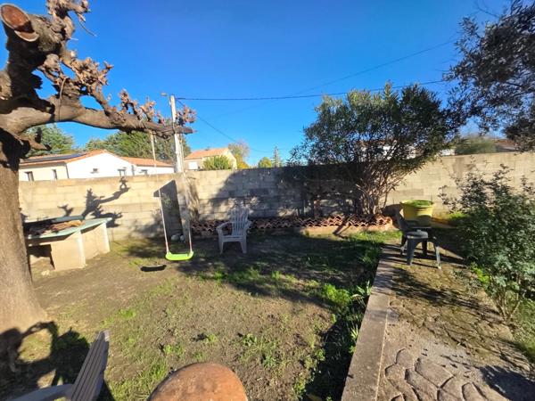 Dpt Gard (30), Saint Christol les ales, belle villa 5 chambres d'environ 110m² environ sur un terrain clos de 964m² + 2 garages et piscine.