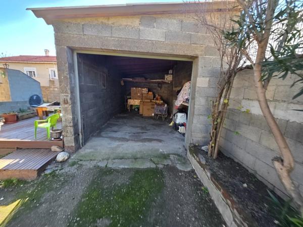 Dpt Gard (30), Saint Christol les ales, belle villa 5 chambres d'environ 110m² environ sur un terrain clos de 964m² + 2 garages et piscine.