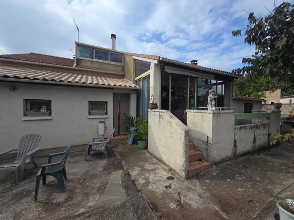 Dpt Gard (30), Saint Christol les ales, belle villa 5 chambres d'environ 110m² environ sur un terrain clos de 964m² + 2 garages et piscine.