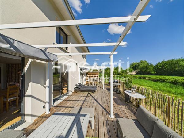 Trés belle maison à étages 4 chambres, grande terrasse.