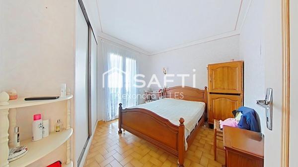 Maison 3 faces + appartement indépendant et garage