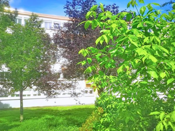 Appartement T3/4 avec garage, cave et vue dégagée