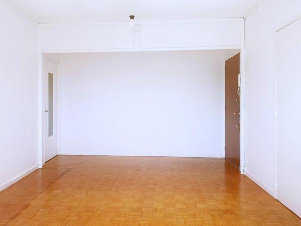 Appartement T3/4 avec garage, cave et vue dégagée