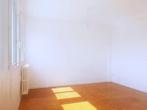 Appartement T3/4 avec garage, cave et vue dégagée
