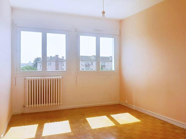 Appartement T3/4 avec garage, cave et vue dégagée
