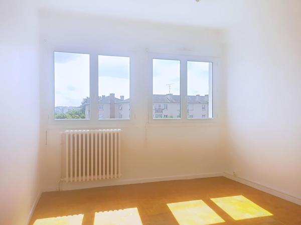 Appartement T3/4 avec garage, cave et vue dégagée