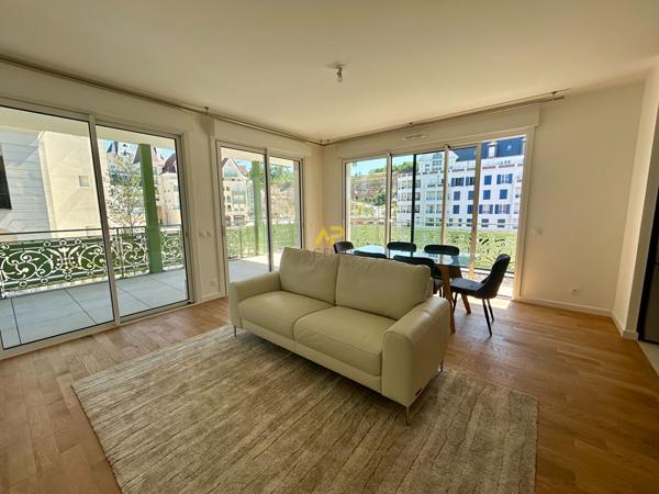 F3 MEUBLE MARINA Loyer 1 700 €/mois charges comprises **  - Référence  2105