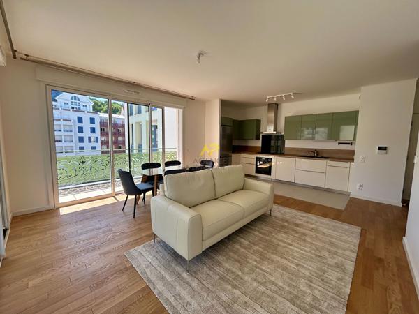 F3 MEUBLE MARINA Loyer 1 700 €/mois charges comprises **  - Référence  2105