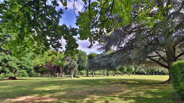 A vendre, Thoiry, dans les Yvelines, propriété de charme et ses 3 hectares de parc